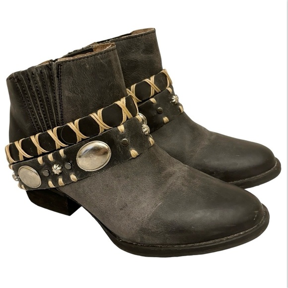 Circle G 6.5 Harness Western Women’s Booties Ankle Boots Gray Leather Boho - Picture 1 of 10